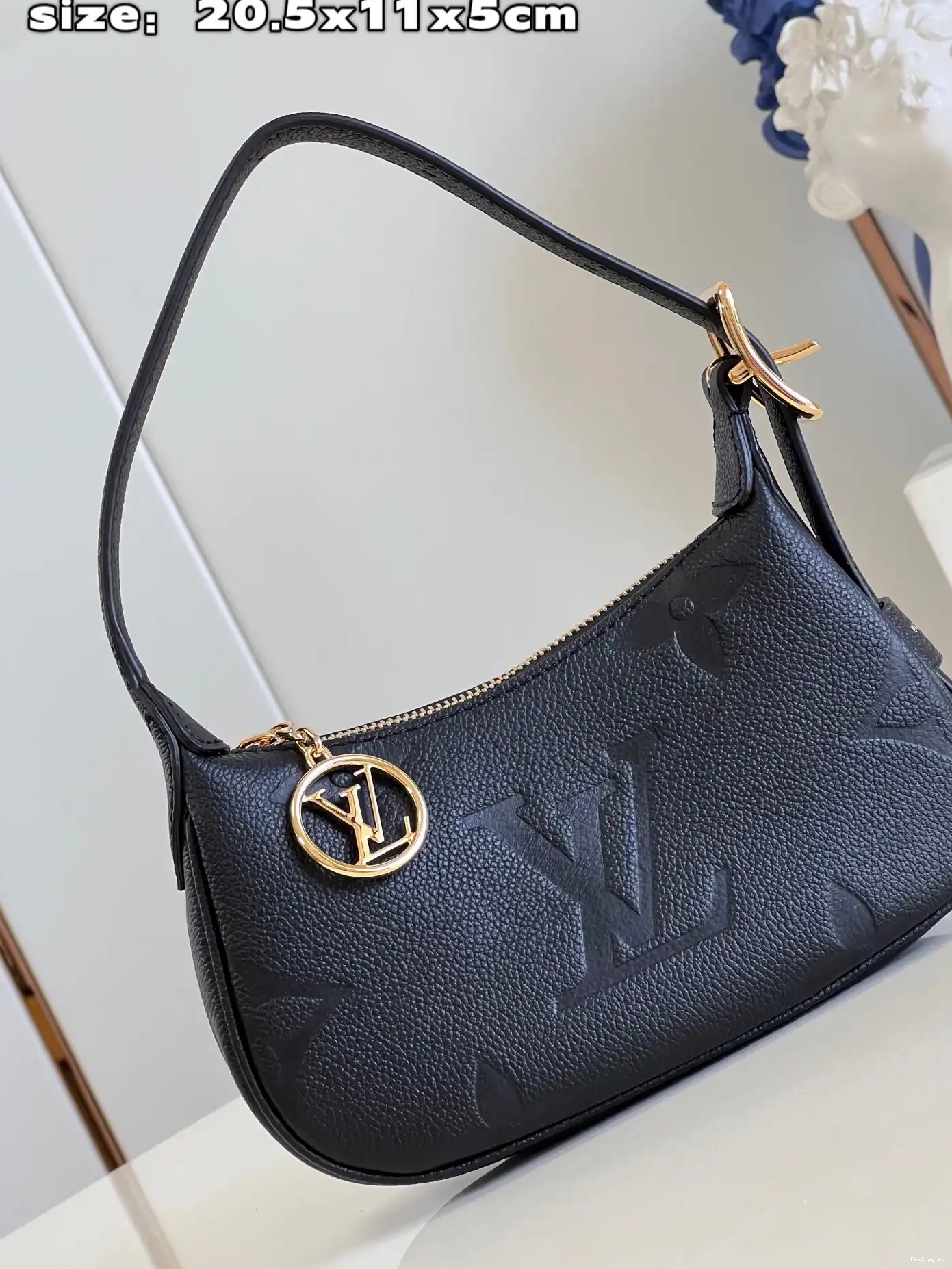 Frstbag ru LOUIS VUITTON Moon Mini 0511